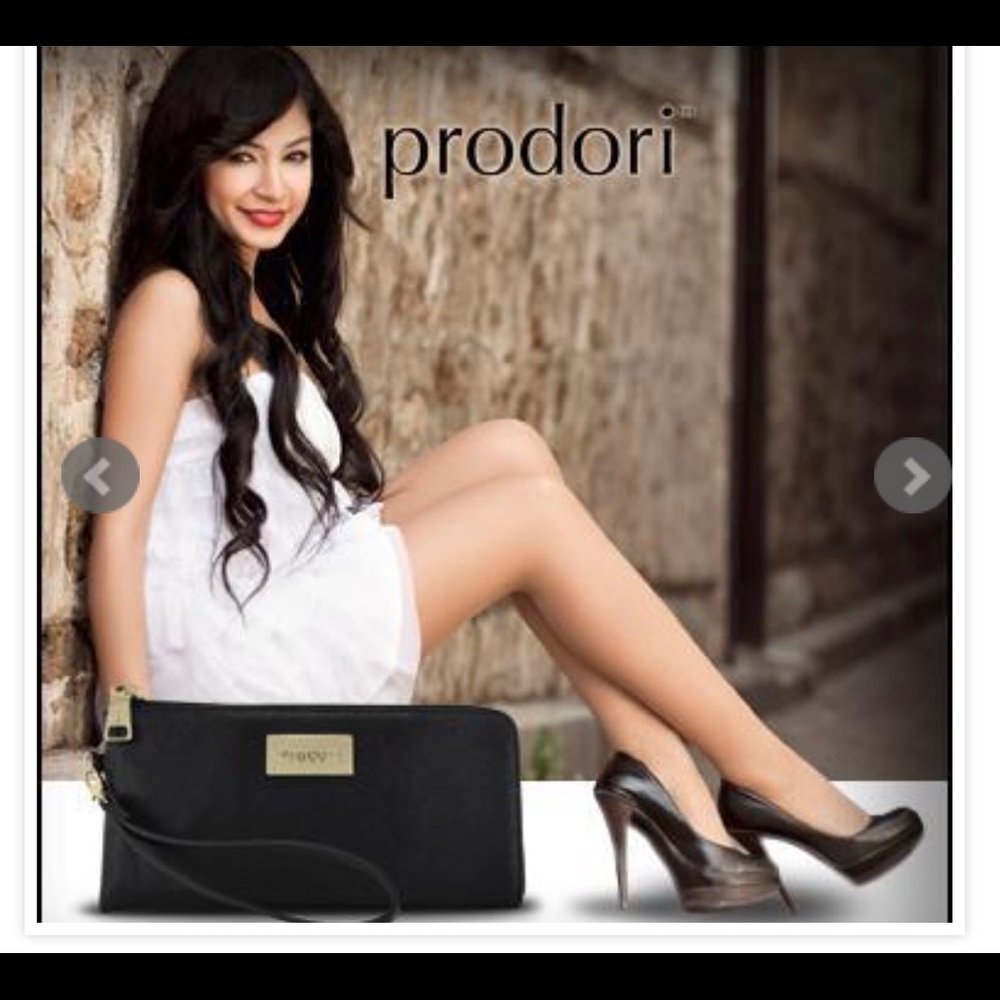 Prodori black and gold luxury leather wristlet New